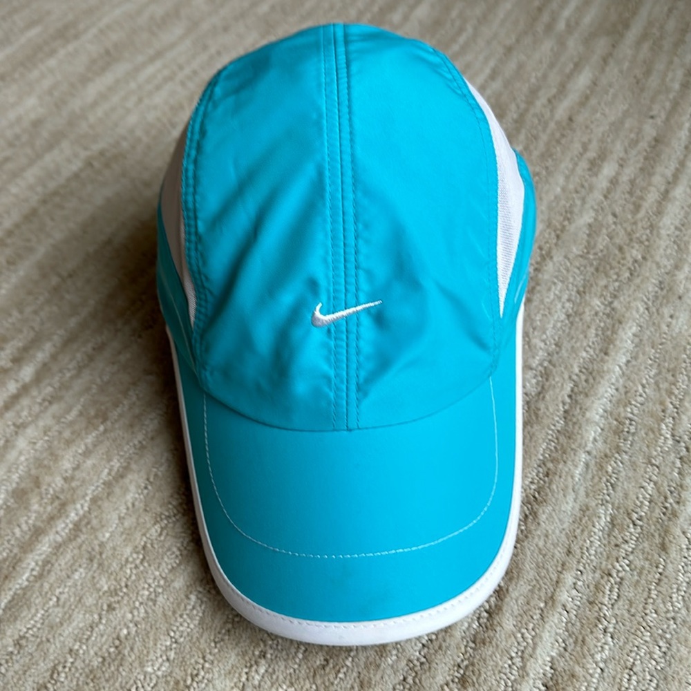 NIKE Golf FeatherLight Cap Hat Blue with White Accents Dri Fit Running Tennis